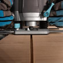 MultiShape 900 Inmersion Große Oberfräse mit 1200 W Leistung. Inklusive 5 Bohrer. Kompatibel mit großen und kleinen Fräsern. Einstellbare Tiefe bis 55 mm. Einstellbare Geschwindigkeit.