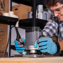 MultiShape 900 Inmersion Große Oberfräse mit 1200 W Leistung. Inklusive 5 Bohrer. Kompatibel mit großen und kleinen Fräsern. Einstellbare Tiefe bis 55 mm. Einstellbare Geschwindigkeit.