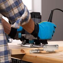 MultiShape 900 Inmersion Große Oberfräse mit 1200 W Leistung. Inklusive 5 Bohrer. Kompatibel mit großen und kleinen Fräsern. Einstellbare Tiefe bis 55 mm. Einstellbare Geschwindigkeit.