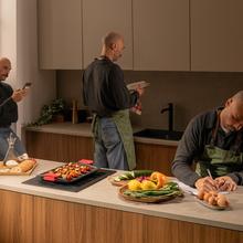 Bolero Squad IH 2200 FullFlex ShieldGlass Placa de inducción compacta de 1 zona FullFlex con campana extractora integrada, acabado ShieldGlass, potencia máx. de 3500W, 9 niveles de potencia con Booster, Stop&Go, Succión 500m3/h, 4 velocidades con Función Booster, Touch Control.