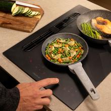 Bolero Squad IH 2200 FullFlex ShieldGlass Placa de inducción compacta de 1 zona FullFlex con campana extractora integrada, acabado ShieldGlass, potencia máx. de 3500W, 9 niveles de potencia con Booster, Stop&Go, Succión 500m3/h, 4 velocidades con Función Booster, Touch Control.