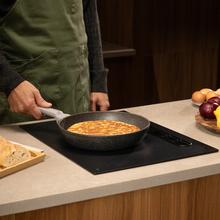 Bolero Squad IH 2200 FullFlex ShieldGlass Placa de inducción compacta de 1 zona FullFlex con campana extractora integrada, acabado ShieldGlass, potencia máx. de 3500W, 9 niveles de potencia con Booster, Stop&Go, Succión 500m3/h, 4 velocidades con Función Booster, Touch Control.