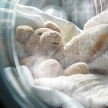 Bolero Wash&Dry 106950 Autodose Inverter 3D Steel Lavadora secadora Autodosis de carga frontal color titanium de 10/6 kg de capacidad, 1400 rpm y clase A, con diseño Core Matrix Screen 9,2" y Core Body, 13 programas y Motor Inverter Plus, SteamMax, secado automático, Sanitize, OnSmart, Fuzzy Logic, Smooth Wash, puerta XXL y luz interior.