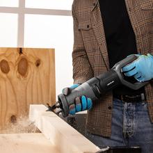 LongFlex 710 Pro Sierra de sable de 710W. Cambio de cuhilla rápido. Cortes profundos 115mm y eficientes con recorrido de 20mm. Incluye 6 cuchillas.