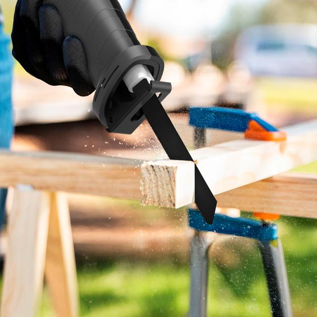 LongFlex 710 Pro Sega alternativa da 710 W. Cambio rapido della lama. Tagli profondi ed efficienti da 115 mm con una corsa di 20 mm. Include 6 lame.