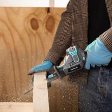 LongFlex 1200 Home&Garden Sierra de sable batería. Incluye 2 baterías de 12V. Accesorio para cortar ramas. Incluye 6 cuchillas y maletín.