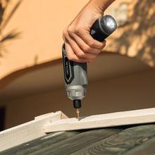 PowerGyro 4000 Clear Destornillador a batería 4V y 1500 mAh. Convertible 2in1. Velocidad sin carga de 200 rpm. Torque máximo de 6Nm con 6+1 posiciones. Luz LED. Autonomía de hasta 60 min. Incluye 49 puntas y maletín.