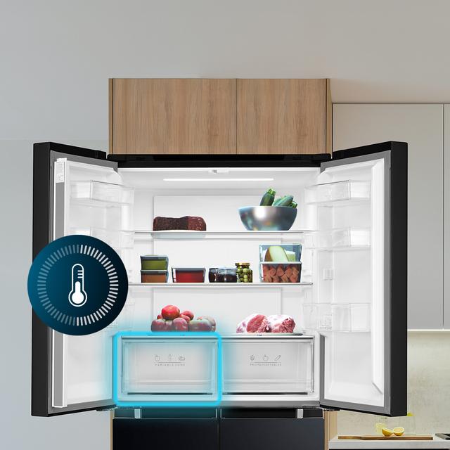 Bolero CoolMarket 4D 474 Dark E Frigorífico 4 puertas inox negro con una gran capacidad de 474 L, 177,5 cm de alto y 83,3 cm de ancho, cajón temperatura variable, apertura puerta 90º y compresor Inverter Plus. Además, es ultra silencioso (35 dB) y cuenta con distintos modos como Fast Cooling y Fast Freezing, así como sistemas como MultiAirFlow, sensores de temperatura y Total NoFrost.