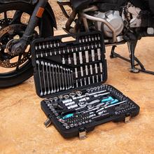 ToolBox KRK 6200 Valigetta da 216 pezzi. Include 3 misure di cricchetto a 72 denti. Chiavi a bussola CRV e punte S2. Bussole per cerchi. Chiavi fisse. 4 fibbie di chiusura in metallo.