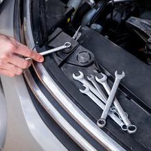 ToolBox KRK 6200 Valigetta da 216 pezzi. Include 3 misure di cricchetto a 72 denti. Chiavi a bussola CRV e punte S2. Bussole per cerchi. Chiavi fisse. 4 fibbie di chiusura in metallo.