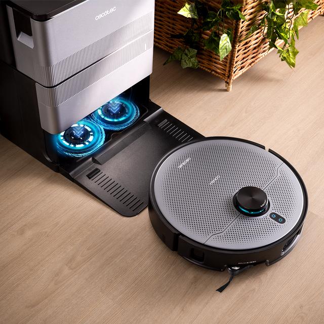 Conga X100 Robot aspirador con sistema de limpieza adaptativa. 20000 Pa de poder de succión, base 4 en 1 con desinfección. Inteligencia Artificial con cámara. Mopas giratorias elevables. Cepillo lateral y mopa extensible. App con video manager.
