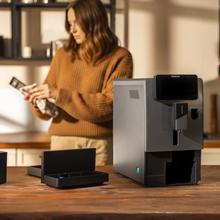 Cremmaet Latte Cafetera superautomática compacta con 19 bares, tanque de leche y sistema Thermoblock.