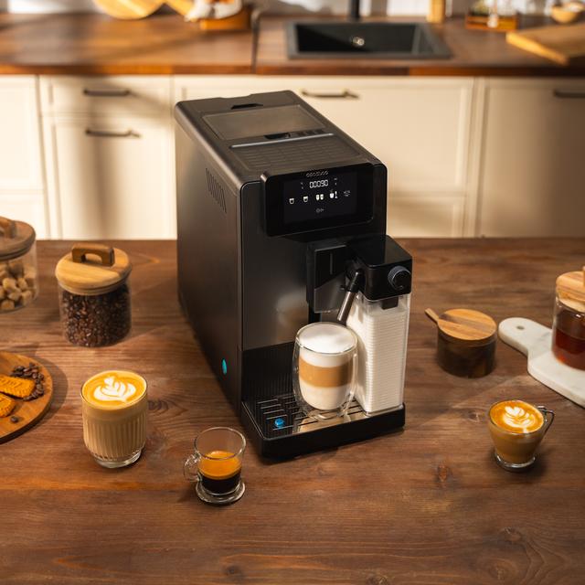 Cremmaet Latte Cafetera superautomática compacta con 19 bares, tanque de leche y sistema Thermoblock.