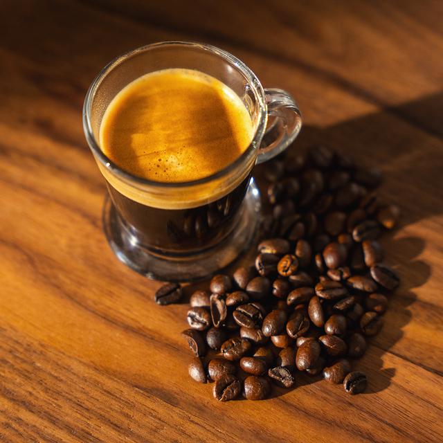 Cremmaet Latte Cafetera superautomática compacta con 19 bares, tanque de leche y sistema Thermoblock.