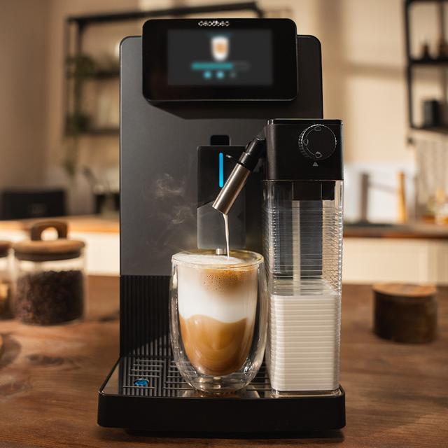 Cremmaet Latte Cafetera superautomática compacta con 19 bares, tanque de leche y sistema Thermoblock.