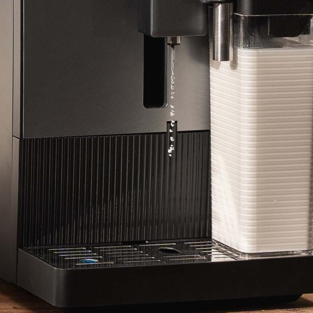 Cremmaet Latte Touch Cafetera superautomática compacta con 19 bares, tanque de leche y sistema Thermoblock.