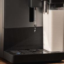 Cremmaet Latte Touch Cafetera superautomática compacta con 19 bares, tanque de leche y sistema Thermoblock.