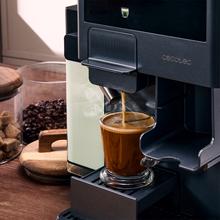 Cremmaet Latte Touch Cafetera superautomática compacta con 19 bares, tanque de leche y sistema Thermoblock.