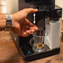 Cremmaet Latte Touch Cafetera superautomática compacta con 19 bares, tanque de leche y sistema Thermoblock.