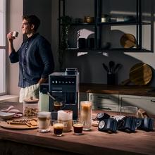 Cremmaet Latte Touch Cafetera superautomática compacta con 19 bares, tanque de leche y sistema Thermoblock.
