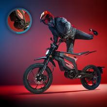 Hyper MX Motocicleta eléctrica urbana con potencia máxima de 6.400 W y autonomía de hasta 75 km. Equipada con motor central para una entrega de potencia equilibrada y batería extraíble para facilitar la recarga. Homologada como L3e, apta para permiso A1 o B con más de 3 años de antigüedad. Incorpora neumáticos all-terrain que mejoran la versatilidad en uso urbano.