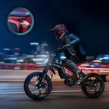 Hyper MX Motocicleta eléctrica urbana con potencia máxima de 6.400 W y autonomía de hasta 75 km. Equipada con motor central para una entrega de potencia equilibrada y batería extraíble para facilitar la recarga. Homologada como L3e, apta para permiso A1 o B con más de 3 años de antigüedad. Incorpora neumáticos all-terrain que mejoran la versatilidad en uso urbano.