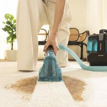 Conga 3000 Carpet&Spot Clean Max Lava tappezzeria. 450 W de potenza e 13 kPa. Design compatto. Serbatoio d'acqua pulita da 1000 ml e serbatoio d'acqua sporca da 550 ml.  Spray.