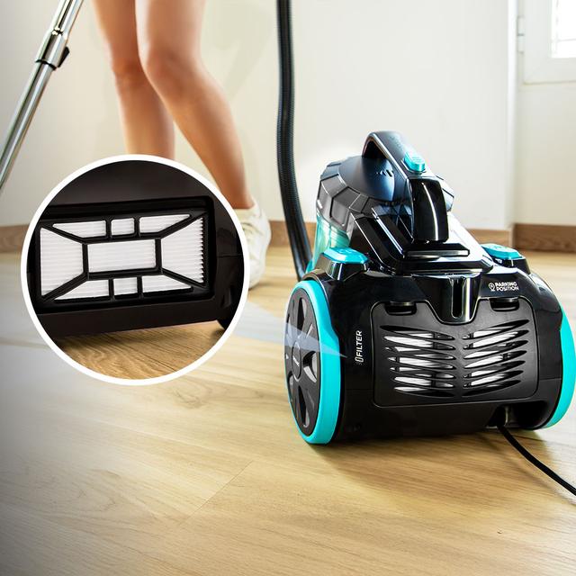 Conga Rockstar Cyclonic XL Aspirador de trineo sin bolsa de 890 W, con depósito de 2,5 litros y filtro de alta eficiencia para un aire más limpio. Cuenta con tubo telescópico metálico ajustable y accesorios especiales para muebles y esquinas, facilitando la limpieza en las zonas difíciles.