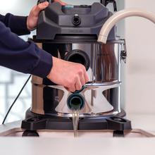 Conga CarpetClean 20000 Pro Ultra Limpa Estofos Função 2 em 1 com grande capacidade de 20 L que permite aspirar sólidos e líquidos. 1600 W e 21 kPa de potência.