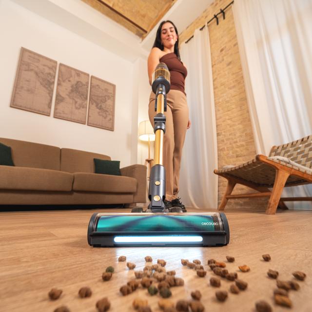 Conga Rockstar RX70 AquaPet Flex Zero aspirador escoba sin cables sin bolsa con máxima potencia de succión de 300 AW y ultrapotencia de 780 W. 100 minutos de autonomía. Cepillo HairLess antienredos. Tubo flexible y kit de accesorios completo. Incluye cepillo para animales y accesorio de fregado.