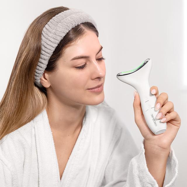 FaceCare Face&Neck Pro Lichttherapie-Gesichtsbürste l Gesicht und Hals l 3 Modi l Rotes, blaues und grünes LED-Licht l 5 EMS-Stufen l Vibration l Wärmefunktion