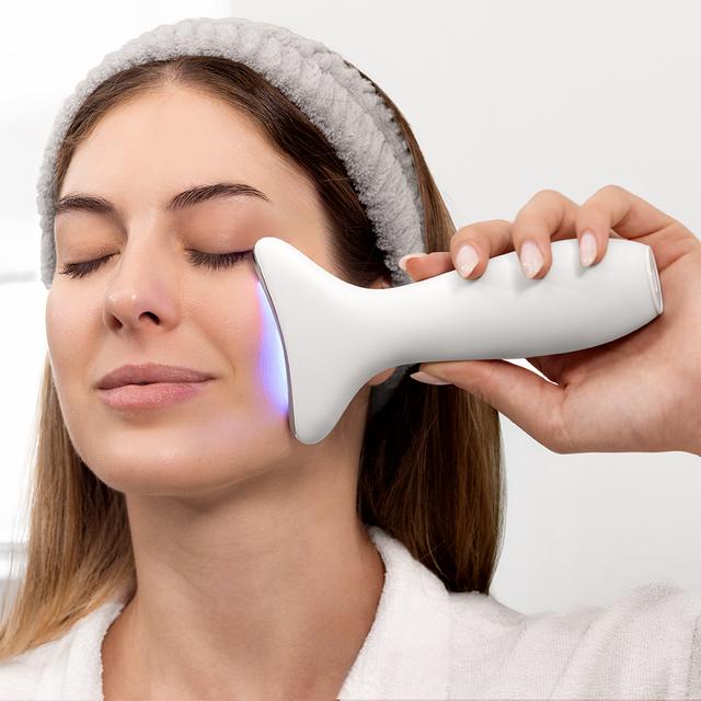 FaceCare Face&Neck Pro Lichttherapie-Gesichtsbürste l Gesicht und Hals l 3 Modi l Rotes, blaues und grünes LED-Licht l 5 EMS-Stufen l Vibration l Wärmefunktion