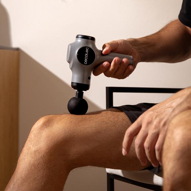 SkinCare Massage Gun Ein kompaktes und leichtes Massagegerät für die gezielte Muskelregeneration.