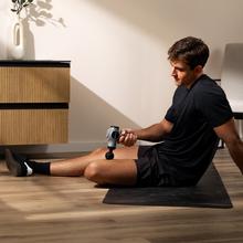 SkinCare Massage Gun Ein kompaktes und leichtes Massagegerät für die gezielte Muskelregeneration.