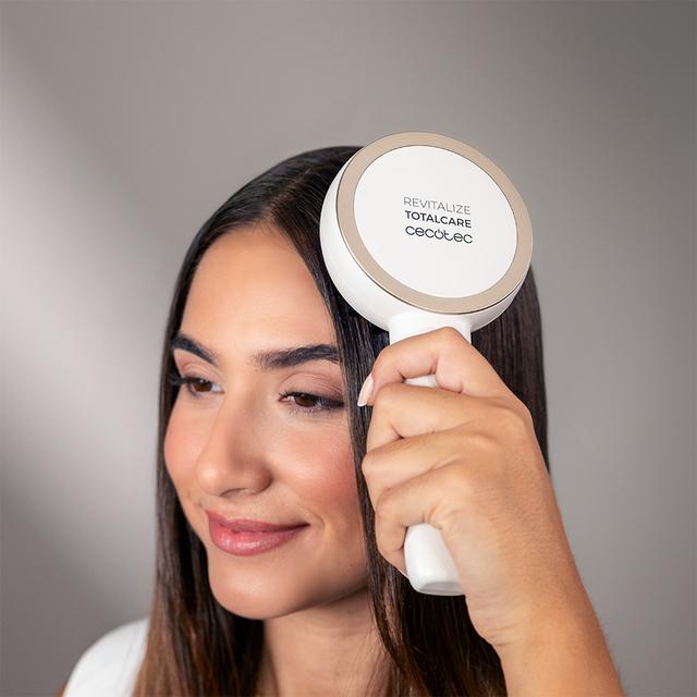 HairCare Revitalize TotalCare, Cepillo Reparador con Microcorrientes EMS, Luz LED Roja y Azul, Aplicador de Serum y 5 Niveles de Intensidad, Nutre, Reafirma y Fortalece el Cabello desde la Raíz