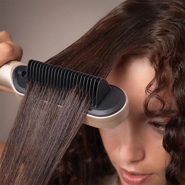 InstantCare Lisse IonTech Cepillo Alisador con Tecnología de Iones, 9 Ajustes de Temperatura (130ºC–210ºC), Revestimiento Cerámico, 23 Dientes, Calentamiento en 30s, Chips Inteligentes, Antiquemaduras, Incluye Guante y Clips