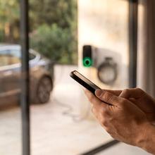 PIT&STOP SMART 7,4 kW Cargador residencial EV con app WiFi: controla potencia, horarios y consumo. Tipo 2 con cable 5 m, RFID, IP65, apto exterior y seguro.