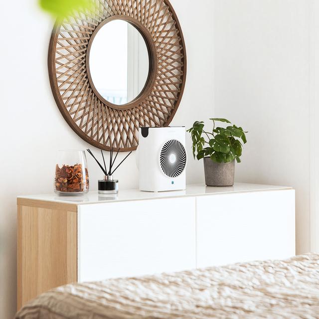 ReadyWarm 2077 Max Force Smart White Chauffage soufflant de 2000 W avec 2 niveaux de puissance, 3 modes de fonctionnement, écran LED et télécommande.