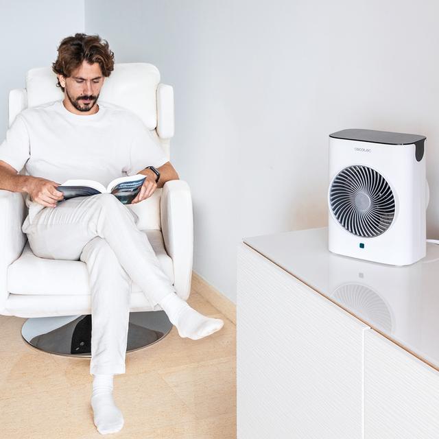 ReadyWarm 2077 Max Force Smart White Chauffage soufflant de 2000 W avec 2 niveaux de puissance, 3 modes de fonctionnement, écran LED et télécommande.