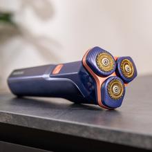 PrecisionCare Aluminum Afeitadora Rotativa con Tecnología de Cuchillas para Pelo Largo y Corto, Pantalla LED Inteligente, 2 Velocidades, 8500 RPM, 2h de Autonomía, Cabezal Magnético y Revestimiento de Titanio