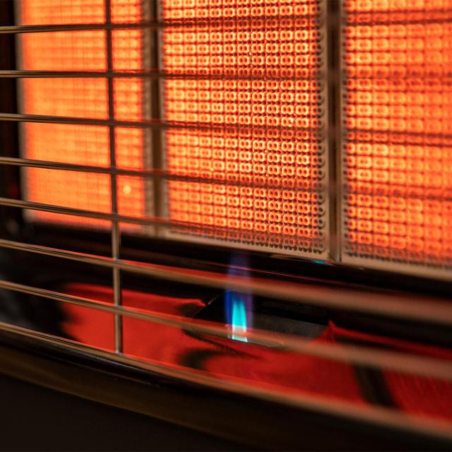 Ready Warm 4200 Slim Fold Estufa de gas con una potencia de hasta 4,2 kW, triple sistema de seguridad y bombona de gas con 15 kg de capacidad.