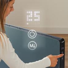 ReadyWarm 7200 Design Connected Convettore da 1800W con display touch screen, telecomando e APP. Adatto a parete o a pavimento, con un design moderno e innovativo