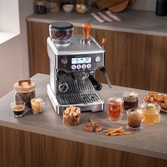 Power Espresso 20 Barista Steel & Grind Barista-Siebträgermaschine mit 20 Bar Pumpendruck, integriertem Kegelmahlwerk, Dampfrohr, Pre-Infusionssystem und einem dualen Thermoblock-Heizsystem.