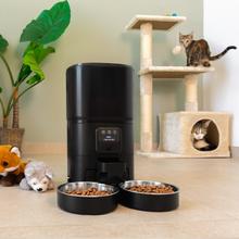 Pumba 8600 Double Meal Vision Distributeur automatique de nourriture pour animaux de compagnie avec deux bols, contrôle via Wi-Fi, caméra, enregistreur vocal, capacité de 7 litres et contrôle des portions.