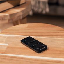 ReadyWarm 3560 Curved Flames Connected Chimenea eléctrica decorativa de 35” con máxima potencia de 2000 W. Dos intensidades 1000 W y 2000 W. Control por Wi-Fi. Mando a distancia. Panel curvo de cristal templado. Llama independiente y ajustable. Temporizador semanal. Sensor de puerta abierta.