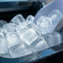 Chillin´Ice 2300 Máquina de hielo que produce hasta 23 kg de hielo en 24 horas. Depósito de hielo de 1,8 kg y agua de 2L. Refrigerante con compresor y enfriamiento por aire.