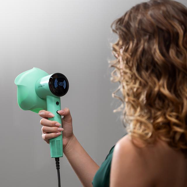DryNova Yellow Secador de Pelo Brushless Compacto y Ligero con Potente Motor de 1600 W, 110,000 RPM, 2 accesorios, Silencioso y Duradero, con Generador de Iones y Múltiples Ajustes