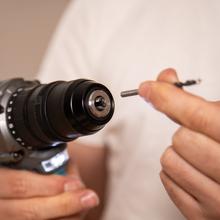 PowerForce 1650 Multifunction Brushless Taladro atornillador 2en1 de 16V con cabezal extraíble, 2 baterías de 2.000mAh, motor sin escobillas, maletín y diversos accesorios.