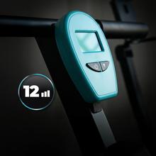 Drumfit Rower CompactROW El remo de fitness es ideal para entrenamientos completos en casa. Gracias a su resistencia hidráulica ajustable en 12 niveles, puedes adaptar la intensidad a tu nivel y progresión. Soporta hasta 110 kg de usuario y su diseño plegable permite guardarlo fácilmente, optimizando el espacio. Perfecto para fortalecer brazos, espalda y mejorar la resistencia cardiovascular de manera segura y efectiva.