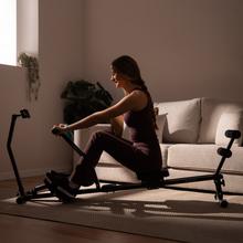 Drumfit Rower CompactROW El remo de fitness es ideal para entrenamientos completos en casa. Gracias a su resistencia hidráulica ajustable en 12 niveles, puedes adaptar la intensidad a tu nivel y progresión. Soporta hasta 110 kg de usuario y su diseño plegable permite guardarlo fácilmente, optimizando el espacio. Perfecto para fortalecer brazos, espalda y mejorar la resistencia cardiovascular de manera segura y efectiva.